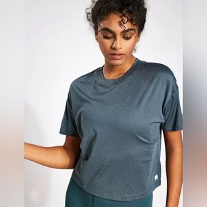 💫Vuori Women’s Performance Energy Tee, NWT, Cape Heather, XS, DreamKnit™️